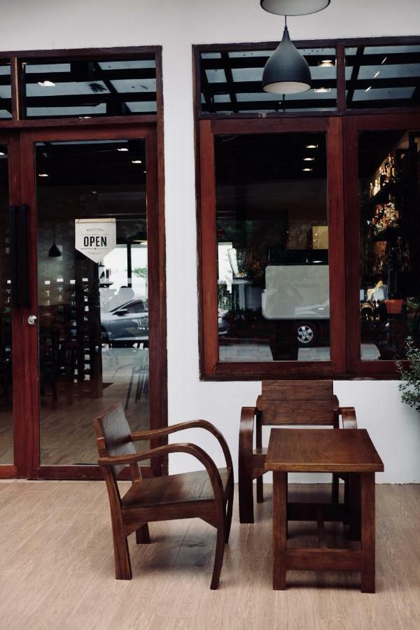 Slee Hostel Chiangmai (Adults Only) Chiang Mai Exteriör bild