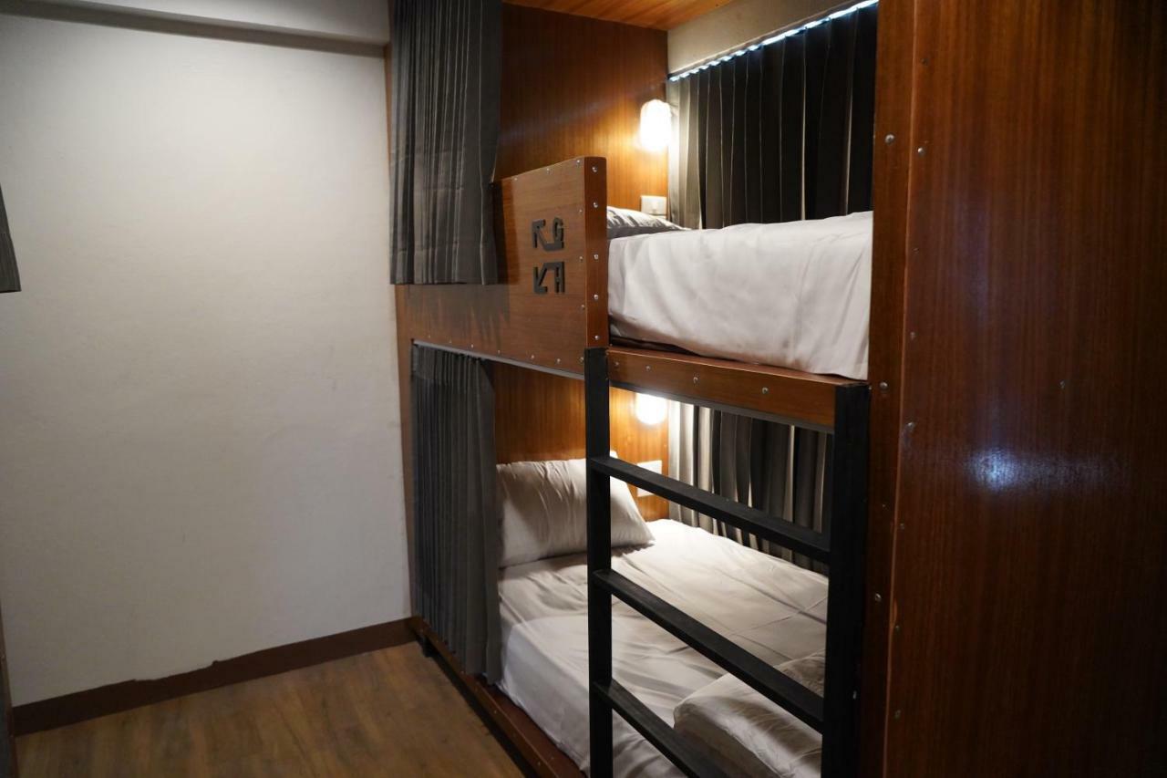 Slee Hostel Chiangmai (Adults Only) Chiang Mai Exteriör bild