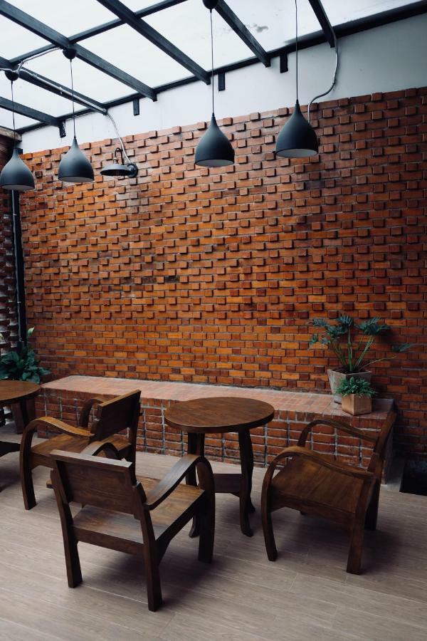 Slee Hostel Chiangmai (Adults Only) Chiang Mai Exteriör bild