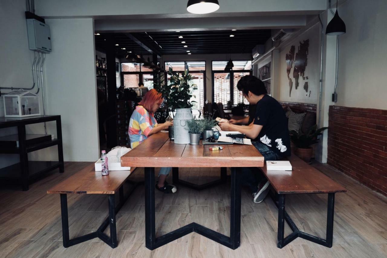Slee Hostel Chiangmai (Adults Only) Chiang Mai Exteriör bild