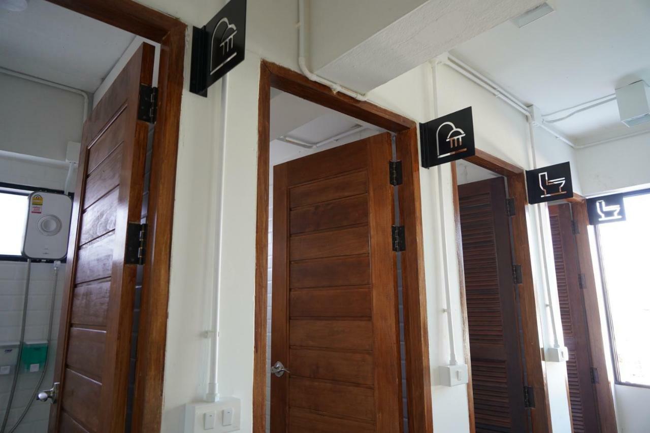 Slee Hostel Chiangmai (Adults Only) Chiang Mai Exteriör bild